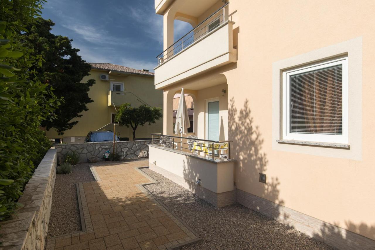 Apartments Mirjana * Central Location And Close To Beach Punat Extérieur photo