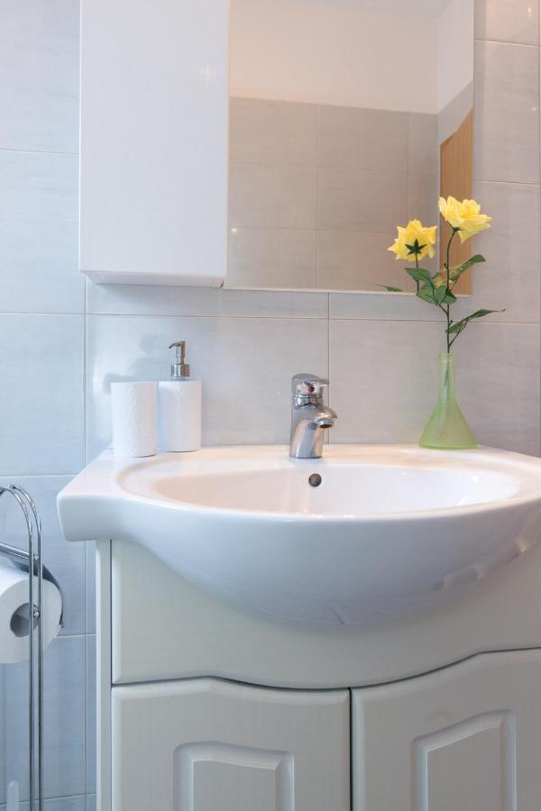 Apartments Mirjana * Central Location And Close To Beach Punat Extérieur photo